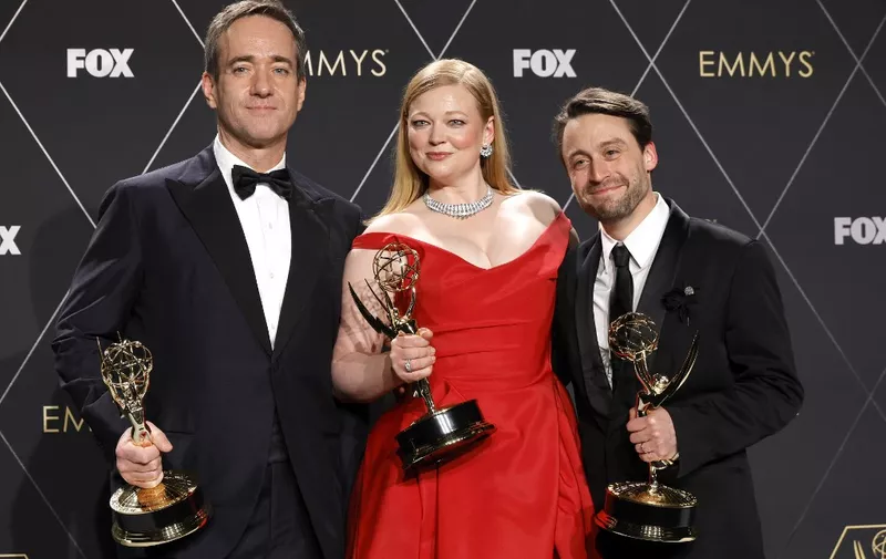 LOS ANGELES, CALIFORNIA - JANUARY 15: (L-R) Matthew Macfadyen, winner of Best Supporting Actor in a Drama Series, Sarah Snook, winner of Best Actress in a Drama Series, and Kieran Culkin, winner of Best Actor in a Drama Series for "Succession" (Best Drama Series) pose in the press room during the 75th Primetime Emmy Awards at Peacock Theater on January 15, 2024 in Los Angeles, California.   Frazer Harrison/Getty Images/AFP (Photo by Frazer Harrison / GETTY IMAGES NORTH AMERICA / Getty Images via AFP)