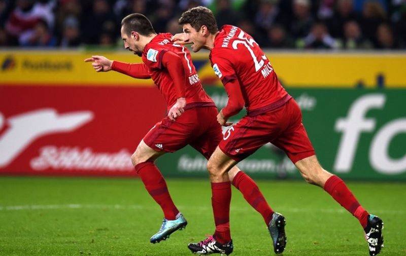 Bayern Munich's French midfielder Franck Ribery (L) and Bayern Munich's midfielder Thomas Mueller react during the German first division Bundesliga football match Moenchengladbach vs Bayern Munich in Moenchengladbach on December 5, 2015.  
AFP PHOTO / PATRIK STOLLARZ
RESTRICTIONS: DURING MATCH TIME: DFL RULES TO LIMIT THE ONLINE USAGE TO 15 PICTURES PER MATCH AND FORBID IMAGE SEQUENCES TO SIMULATE VIDEO. == RESTRICTED TO EDITORIAL USE == FOR FURTHER QUERIES PLEASE CONTACT DFL DIRECTLY AT + 49 69 650050. / AFP / PATRIK STOLLARZ