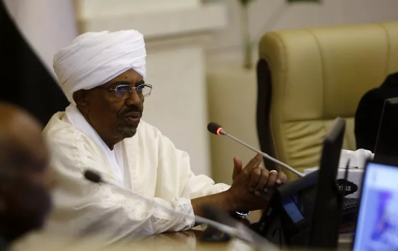 Sudanese President Omar al-Bashir chairs a meeting of the newly-formed government in Khartoum on June 7, 2015. Bashir formed a new government late June 6, state media reported, more than a month after he swept elections boycotted by the mainstream opposition and marred by poor turnout. AFP PHOTO / ASHRAF SHAZLY