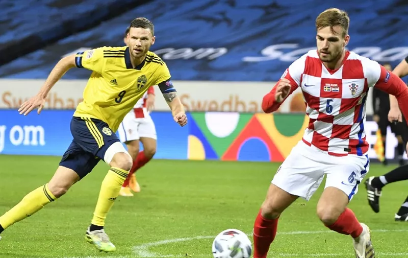Sweden's forward Marcus Berg (L) chases Croatia's defender Marin Pongracic during the UEFA Nations League football match Sweden vs Croatia on November 14, 2020 at Friends Arena stadium in Solna near Stockholm. (Photo by Henrik MONTGOMERY / TT News Agency / AFP) / Sweden OUT