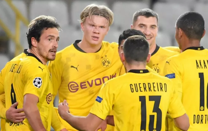 Borussia Dortmund's Norwegian forward Erling Braut Haaland (2nd L) celebrates with team mates after scoring a goal during the UEFA Champions League Group F football match between Club Brugge and Borussia Dortmund on November 4, 2020 at the Jan-Breydel stadium in Bruges. (Photo by JOHN THYS / AFP)