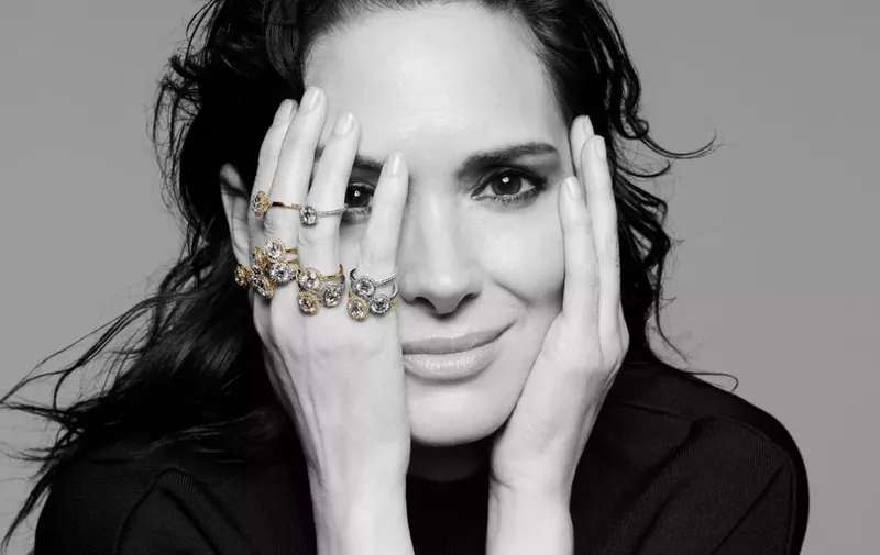 Model nosi prstenje iz najnovije Pandorine kolekcije