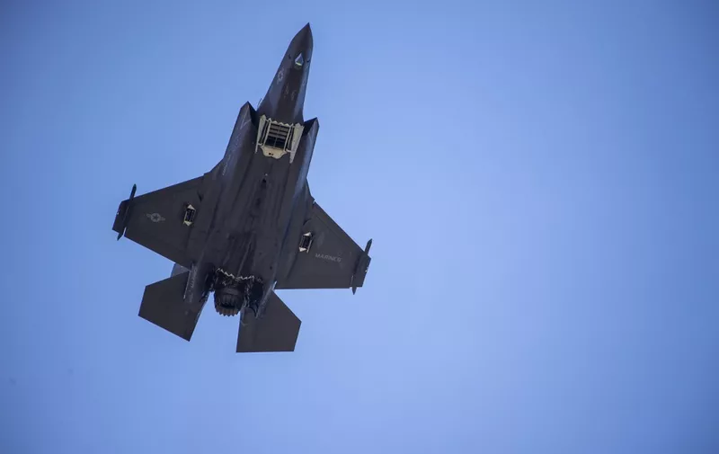 (FILES) In this file photo taken on June 12, 2019 an F-35 fighter plane flies over the White House, in Washington DC. - US President Joe Biden's administration has temporarily frozen for review a massive package of F-35 jets to the United Arab Emirates and arms to Saudi Arabia, officials said on January 27, 2021. (Photo by Eric BARADAT / AFP)