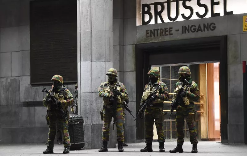 Soldiers stand guard in front of the central train station on November 22, 2015 in Brussels, as the Belgian capital remained on the highest security alert level over fears of a Paris-style attack.     AFP PHOTO / Emmanuel Dunand / AFP / EMMANUEL DUNAND