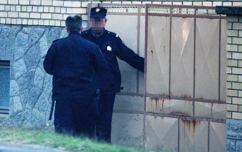 28.08.2013., Petrijevci - Policija od ranog jutra u pretrazuje kucu osumnjicenog ubojice Josipa Antolovica. Photo: Davor Javorovic/PIXSELL