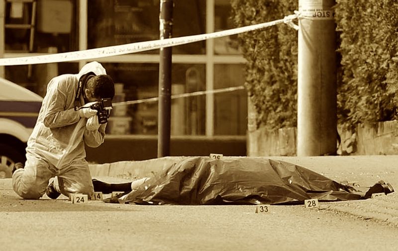 03.05.2015., Zagreb - U jutro oko 7.55 sati, u Glavnoj ulici u Sesvetama ubijen je Vinko Zuljevic Klica.  Policija obavlja ocevid na mjestu ubosjtva.
Photo: Marko Prpic/PIXSELL