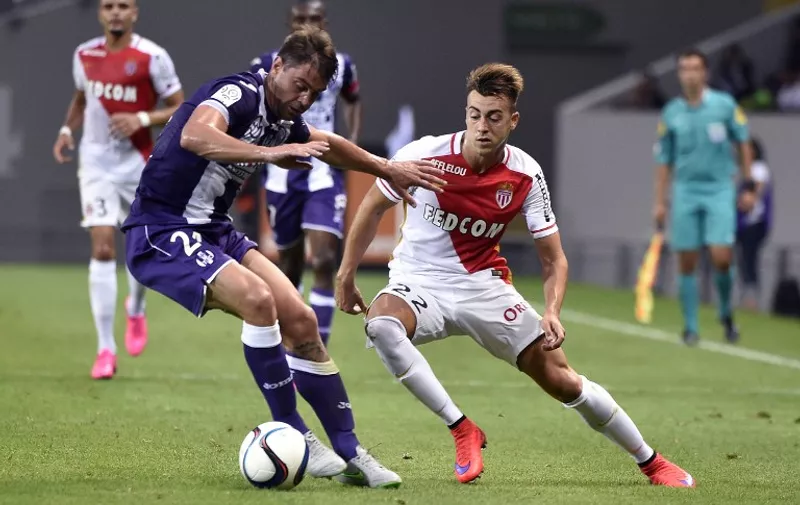 Toulouse's Serbian defender Pavle Ninkov  (L) vies with Monaco's Italian forward Stephan El Shaarawy (R) during the French L1 football match Toulouse against Monaco August 22, 2015 at the Municipal Stadium in Toulouse. AFP PHOTO/ PASCAL PAVANI