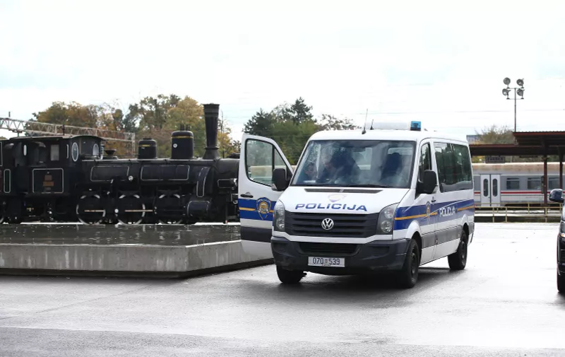 25.10.2022., Zagreb - Ispred Glavnog kolodvora velik broj policije i parkiralista ogradjena policijskim trakama Photo: Matija Habljak/PIXSELL