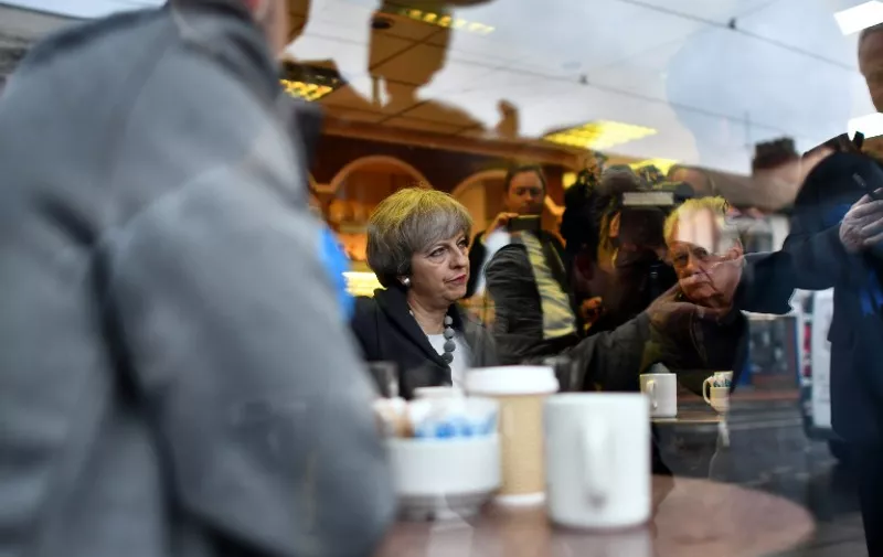 British Prime Minister Theresa May meets with Conservative party supporters during an election campaign visit to a bakery in Fleetwood, north-west England, on June 6, 2017.
Britain goes to the polls on June 8 to vote in a general election only days after another terrorist attack on the nation's capital. / AFP PHOTO / POOL / BEN STANSALL