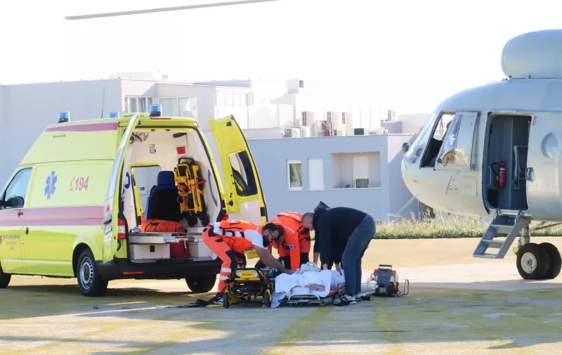 Pacijent iz Dubrovnika dovezen helikopterom u Split 14.11.2018., Split - Na helidrom Firule helikopterom je, nesto prije 14 sati, dovezen pacijent iz Dubrovnika. Photo: Ivo Cagalj/PIXSELL