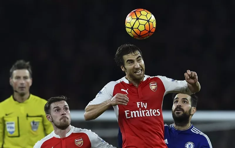 Arsenal's French midfielder Mathieu Flamini wins a header during the English Premier League football match between Arsenal and Chelsea at the Emirates Stadium in London on January 24, 2016. AFP PHOTO / BEN STANSALL

RESTRICTED TO EDITORIAL USE. No use with unauthorized audio, video, data, fixture lists, club/league logos or 'live' services. Online in-match use limited to 75 images, no video emulation. No use in betting, games or single club/league/player publications. / AFP / BEN STANSALL