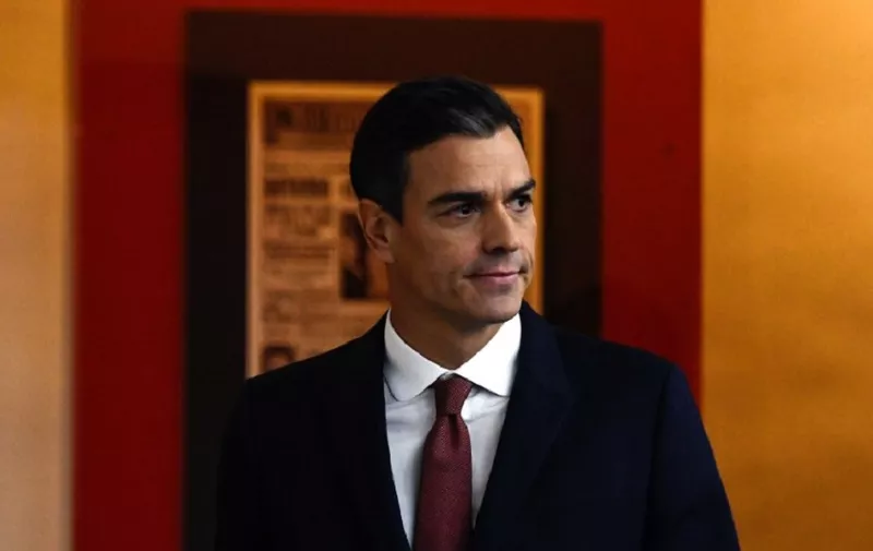 Spanish prime minister Pedro Sanchez arrives to hold a press conference at La Moncloa palace to talk on the Supreme Court's decision to revoke a final judgement on mortgages loan expenses, in Madrid on November 7, 2018. - The head of the Spanish government today disavowed the highest court in the country by ensuring that the banks would indeed pay a mortgage tax, contrary to the decision taken by the court yesterday after weeks of controversy. The Spanish Supreme Court on November 6, 2018 revoked a sentence, passed almost two weeks ago, and decided that clients, and not the banks, will have to pay a tax on their mortgage loan. (Photo by OSCAR DEL POZO / AFP)