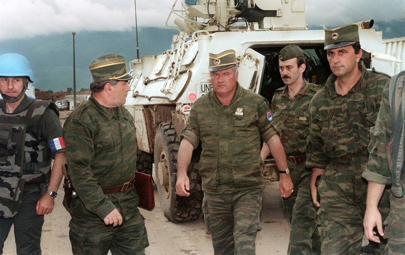 (FILES) This file photo taken in Sarajevo on August 10, 1993 shows Commander of Serbian forces in Bosnia General Ratko Mladic (C) arriving at the airport of Sarajevo in order to negociate the withdrawal of his troops from Mount Igman. The Bosnian-Hercegovina peace talks session in Geneva were cancelled on August 12 because Serbian forces reportedly still occupied the strategic heights. - International judges will give their verdict on June 8, 2021 on an appeal by former Bosnian Serb military chief Ratko Mladic against his genocide conviction over the 1995 Srebrenica massacre, a UN court said on June 4, 2021.
Mladic was sentenced to life in prison in 2017 for overseeing the massacre of some 8,000 Muslim men and boys, and for war crimes and crimes against humanity in general during the 1992-95 Bosnian war. (Photo by Gabriel BOUYS / AFP)