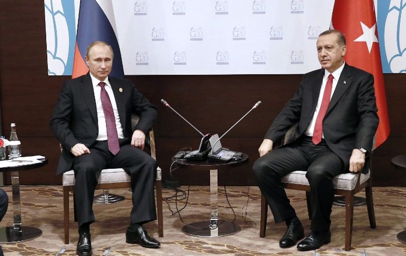Russian President Vladimir Putin meets with his Turkish counterpart Tayyip Erdogan at the Group of 20 (G20) leaders summit in the Mediterranean resort city of Antalya, on November 16, 2015 AFP PHOTO/KAYHAN OZER/POOL / AFP / KAYHAN OZER