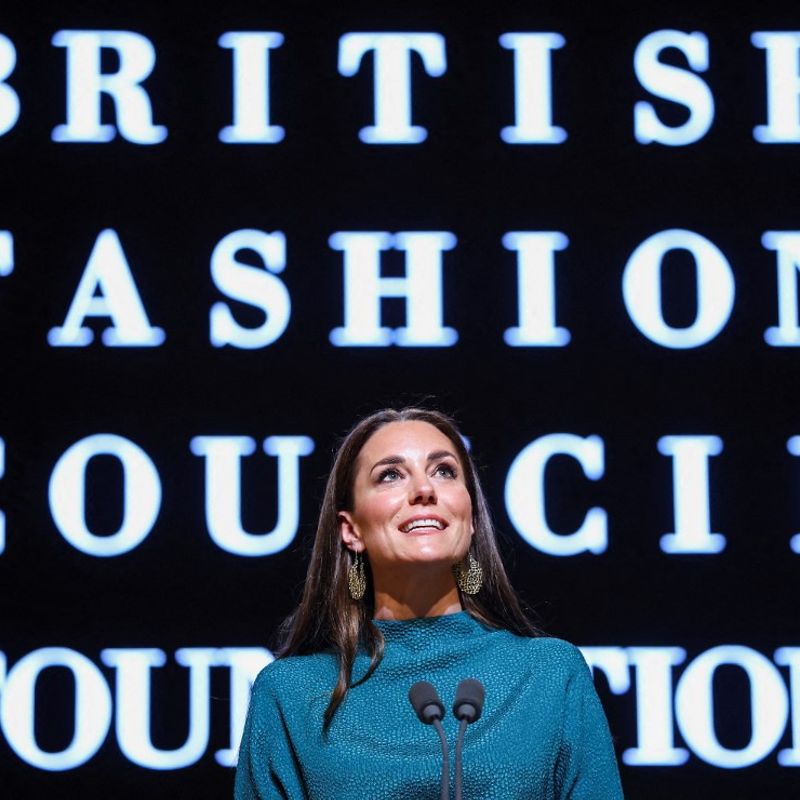 Britain's Catherine, Duchess of Cambridge announces the winner of "The Queen Elizabeth II Award for British Design" during the prize ceremony at the Londons Design Museum, on May 4, 2022. (Photo by HANNAH MCKAY / POOL / AFP)