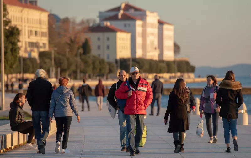 22.11.2020., Zadar - Zadrani su uzivali u suncanom ali prohladnom danu. rPhoto: Dino Stanin/PIXSELL