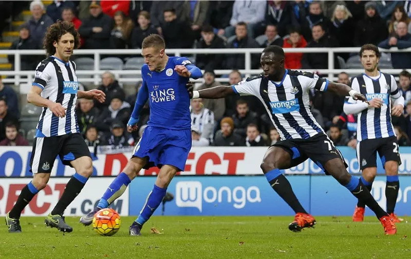 Leicester City's English striker Jamie Vardy (2nd L) scores his team's first goal during the English Premier League football match between Newcastle United and Leicester City at St James' Park in Newcastle-upon-Tyne, north east England, on November 21, 2015. AFP PHOTO / LINDSEY PARNABY

RESTRICTED TO EDITORIAL USE. No use with unauthorized audio, video, data, fixture lists, club/league logos or 'live' services. Online in-match use limited to 75 images, no video emulation. No use in betting, games or single club/league/player publications. / AFP / LINDSEY PARNABY
