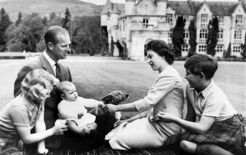 Britain's Queen Elizabeth II (2R), Britain's Prince Philip, Duke of Edinburgh (2L) and their three children Prince Charles (R), Princess Anne (L) and Prince Andrew (3L) pose in the grounds of Balmoral Castle, near the village of Crathie in Aberdeenshire, September 9, 1960. (Photo by - / - / AFP)