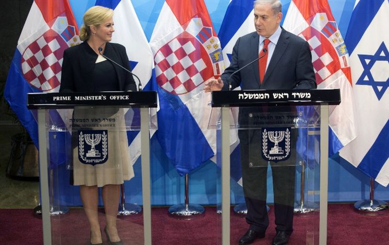 Croatian President Kolinda Grabar-Kitarovic (L) and Israeli Prime Minister Benjamin Netanyahu give a joint press conference at his Jerusalem office on July 22, 2015.  AFP PHOTO / POOL / HEIDI LEVINE