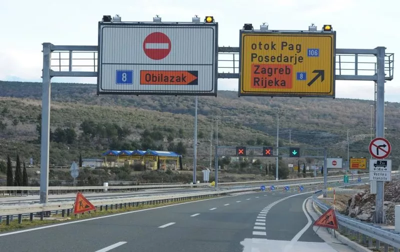 07.02.2015., Zadar - Zbog jake bure zatvorena autocesta A-1 Zagreb-Split, vozila se usmjeravaju na obilaznu D1 cestu.
Photo: Hrvoje Jelavic/PIXSELL