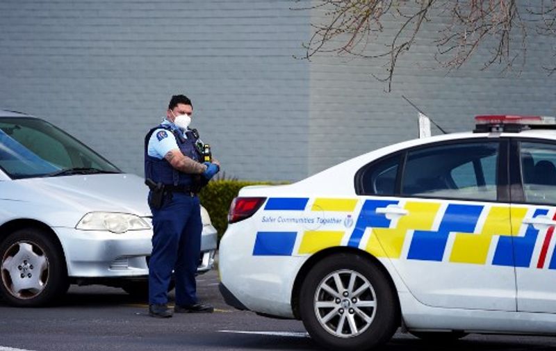 Police keep watch outside the Countdown supermarket at Lynn Mall in Auckland on September 4, 2021, the day after an IS-inspired attacker injured six people in a knife rampage before being shot dead by undercover police. (Photo by Diego OPATOWSKI / AFP)