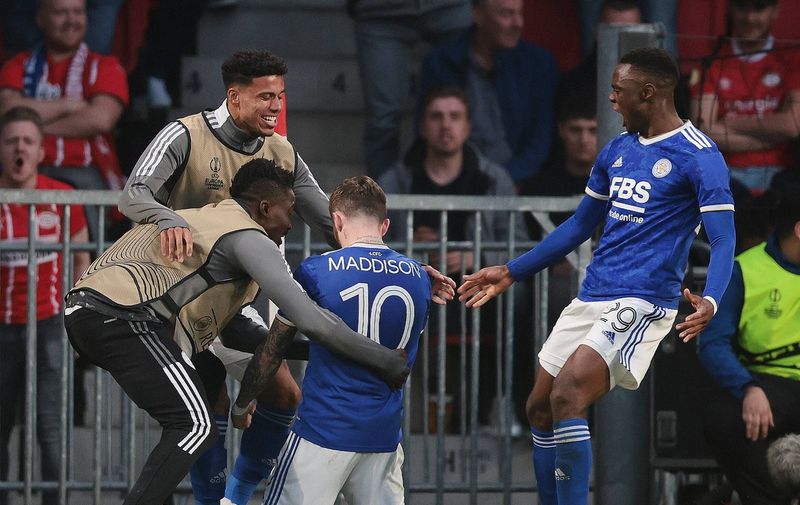 EINDHOVEN - James Maddison of Leicester City FC celebrates the 1-1 draw with his teammates during the Conference League quarterfinal match between PSV and Leicester City FC at Phillips stadium on April 14, 2022 in Eindhoven, Netherlands. ANP Dutch Height Jeroen Putmans UEFA Europa Conference League- quater final 2021/2022 xVIxANPxSportx/xJeroenxPutmansxIVx *** EINDHOVEN James Maddison of Leicester City FC celebrates the 1 1 draw with his teammates during the Conference League quarterfinal match between PSV and Leicester City FC at Phillips stadium on April 14, 2022 in Eindhoven, Netherlands ANP Dutch Height Jeroen Putmans UEFA Europa Conference League quater final 2021 2022 xVIxANPxSportx xJeroenxPutmansxIVx 447107381 originalFilename: 447107381.jpg