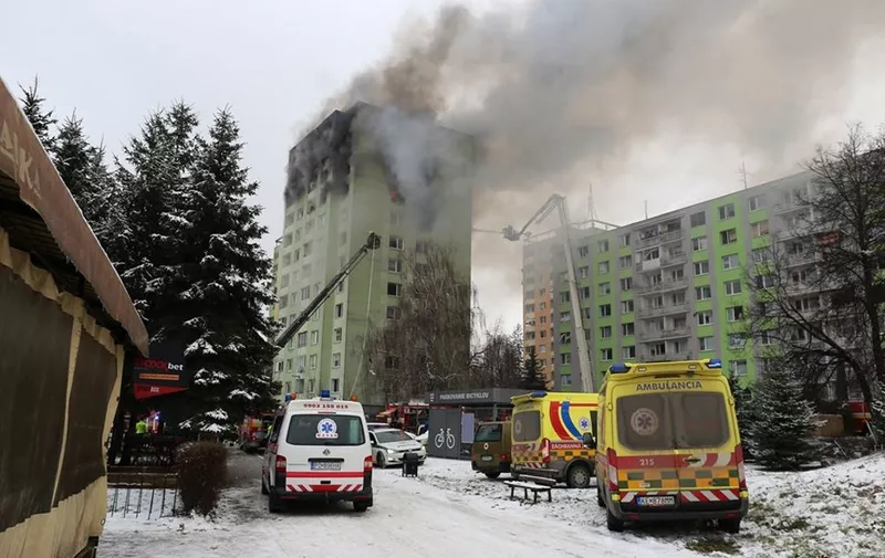 This handout picture made available by the Slovak Police on December 6, 2019 shows the emergency services working at the scene of a gas explosion in an apartment building in Presov, eastern Slovakia. - At least five people died in the gas explosion that rocked a high-rise apartment building in eastern Slovakia, police and firefighters said. (Photo by HO / Slovak Police / AFP) / RESTRICTED TO EDITORIAL USE - MANDATORY CREDIT "AFP PHOTO / Slovak Police" - NO MARKETING NO ADVERTISING CAMPAIGNS - DISTRIBUTED AS A SERVICE TO CLIENTS