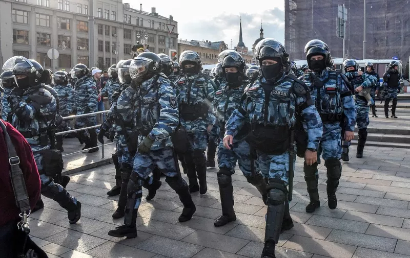 Russian special police forces (OMON) block a street after a rally calling for fair elections in central Moscow on August 10, 2019. Tens of thousands of opposition supporters rallied in Moscow on August 10, 2019, after mass police detentions at recent protests that have been among the largest since the current Russian President's return to the Kremlin in 2012. (Photo by Vasily MAXIMOV / AFP)