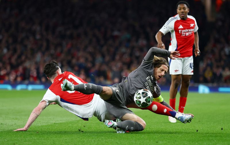 Declan Rice Modric Rice je nakon utakmice ušao u Realovu svlačionicu tražeći Modrića ...