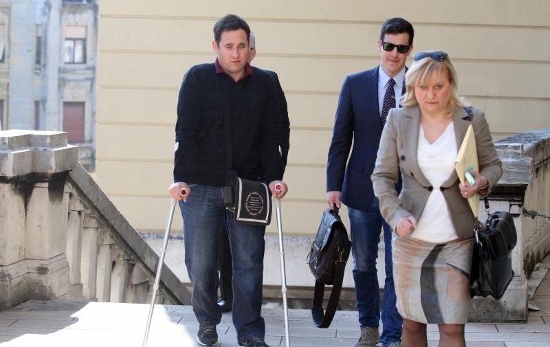 21.04.2015., Rijeka - Miroslav Maskarin u pratnji odvjetnika dolazi na Zupanijski sud. 
Photo: Goran Kovacic/PIXSELL