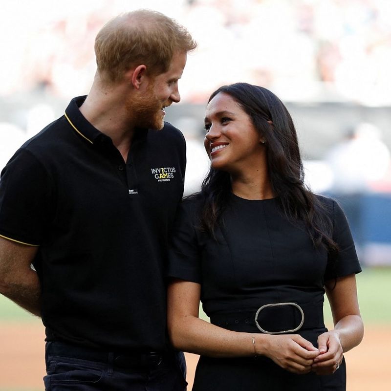 Britain's Prince Harry, Duke of Sussex and Britain's Meghan, Duchess of Sussex arrive on the field prior to the start of the first of a two-game series between  the New York Yankees and the Boston Red Sox at London Stadium in Queen Elizabeth Olympic Park, east London on June 29, 2019. - As Major League Baseball prepares to make history in London, New York Yankees manager Aaron Boone and Boston Red Sox coach Alex Cora are united in their desire to make the ground-breaking trip memorable on and off the field. (Photo by PETER NICHOLLS / POOL / AFP)