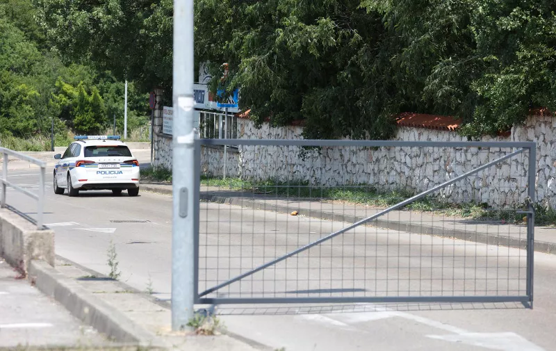 28.5.2023.., Rijeka - Plodine u Kostreni ispred kojih je spriojecena eksplozija bombe.   Photo: Nel Pavletic/PIXSELL