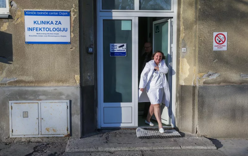 02.02.2020., Osijek - Doktorica Ljiljana Peric dala je izjavu o muskarcu koji se nalazi u izolaciji zbog sumnje da je zarazen koronavirusom. Prvi test bio je negativan, ali sada se cekaju rezulati dodatnog testiranja kako bi lijecnici bili sigurno radi li se o koronavirusu ili ne. Photo: Davor Javorovic/PIXSELL