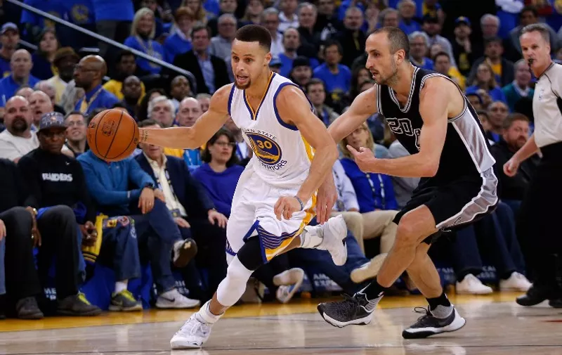 OAKLAND, CA - JANUARY 25: Stephen Curry #30 of the Golden State Warriors dribbles past Manu Ginobili #20 of the San Antonio Spurs at ORACLE Arena on January 25, 2016 in Oakland, California. NOTE TO USER: User expressly acknowledges and agrees that, by downloading and or using this photograph, User is consenting to the terms and conditions of the Getty Images License Agreement.   Ezra Shaw/Getty Images/AFP