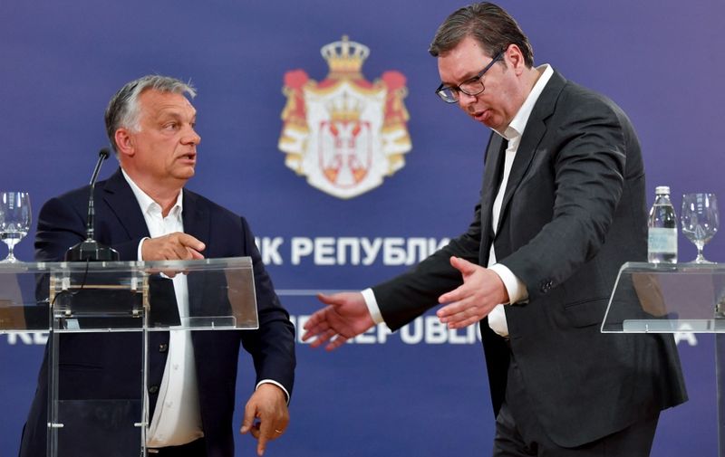 Serbian President Aleksandar Vucic (R) and Hungarian Prime Minister Viktor Orban gesture during a joint press conference in Belgrade on May 15, 2020. (Photo by Andrej ISAKOVIC / AFP)