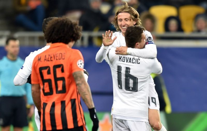 Real Madrid's Croatian midfielder Luka Modric (2nd R) celebrates with Real Madrid's Croatian midfielder Mateo Kovacic after scoring during the UEFA Champions League group A football match between Shakhtar Donetsk and Real Madrid in Lviv on November 25, 2015. / AFP / SERGEI SUPINSKY
