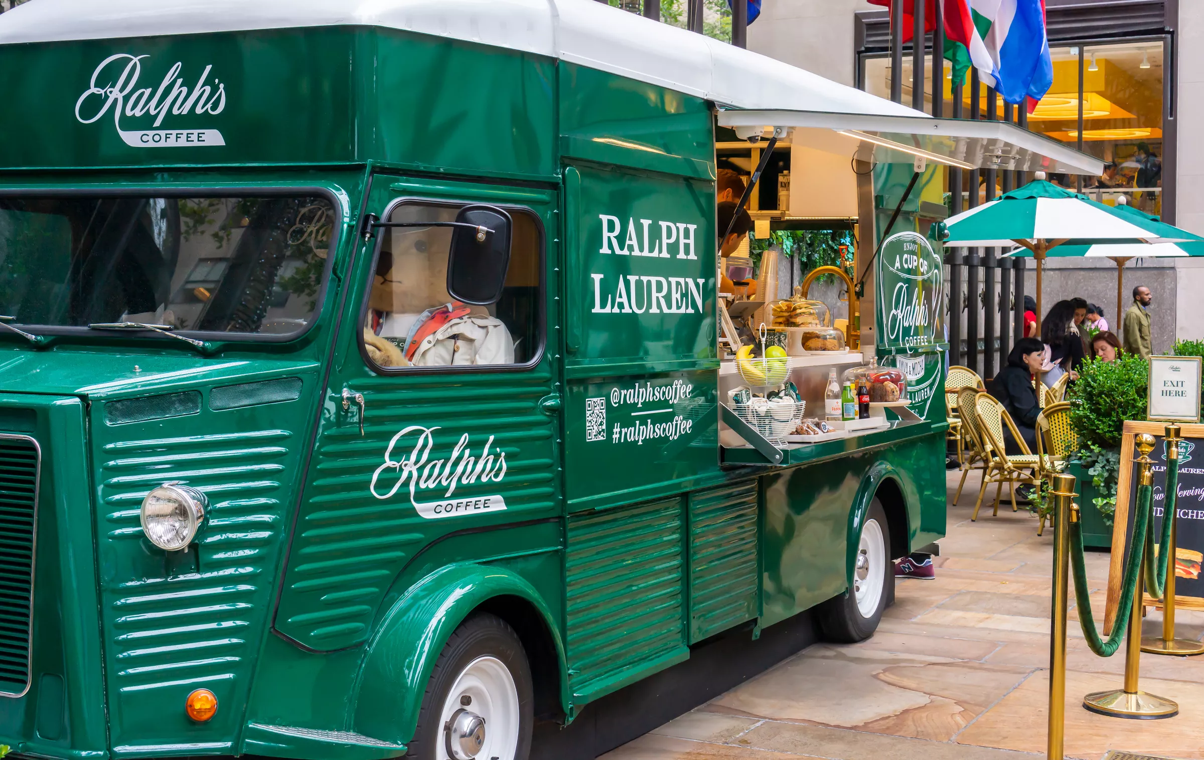 Na kavu u Pradu ili doručak kod Tiffanyja? Ovih 8 dizajnerskih barova spremite za iduća putovanja