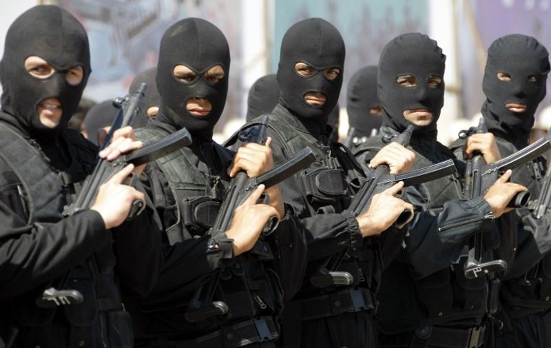 Iranian anti-narcotics police special forces hold their guns during a drill at a ceremony concluding manoeuvres agaisnt drug smuggling in Iran's southeastern city of Zahedan on May 20, 2009. Iran gave foreign envoys to Tehran and journalists a rare tour on May 20 of its restive eastern border in a bid to raise awareness and much-needed funds for its war on drugs. The Islamic republic says it has spent about 800 million dollars over three years to deter drug running on its porous eastern frontier with Afghanistan and Pakistan.  AFP PHOTO/BEHROUZ MEHRI / AFP PHOTO / BEHROUZ MEHRI