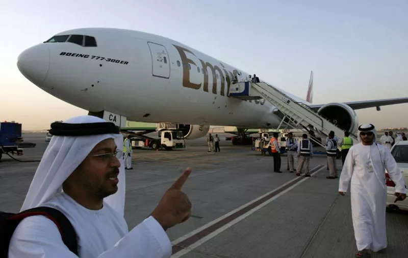 The crew of an Emirates Airlines Boeing 777 long-haul aircraft prepare the plane for passengers ahead of a demonstration flight in Dubai, 07 September 2007. Dubai's carrier Emirates wants to double its order of 55 Airbus A380 superjumbo jets when airport capacity in its home base permits, its president Tim Clark said today. AFP PHOTO/KARIM SAHIB