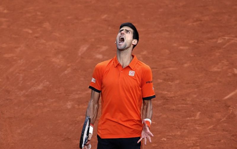 Serbia's Novak Djokovic reacts during his match against France's Richard Gasquet during the men's fourth round of the Roland Garros 2015 French Tennis Open in Paris on June 1, 2015.  AFP PHOTO / KENZO TRIBOUILLARD