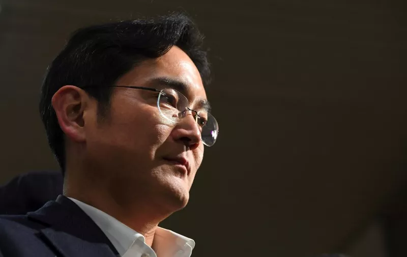 Lee Jae-Yong, vice chairman of Samsung Electronics, arrives for questioning at the office of a special prosecutor investigating a corruption scandal in Seoul on February 22, 2017.
Lee was arrested last week over his alleged involvement in a massive corruption scandal that has led to President Park Geun-Hye's impeachment. / AFP PHOTO / JUNG Yeon-Je