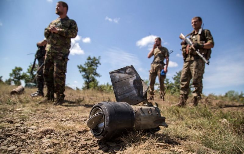 Ukrainian servicemen attend on the position of Ukrainian forces near Troitske village, Lugansk region on August 20, 2015. Kiev on Thursday said four soldiers had been killed and 14 injured in renewed clashes with pro-Russian insurgents in the former Soviet country's separatist east. Military spokesman Oleksandr Motuzyanyk told reporters that the losses came in Lugansk -- the smaller of the two separatist provinces in Ukraine to have fallen under partial militia control in the past 16 months of conflict. AFP PHOTO / OLEKSANDR RATUSHNIAK