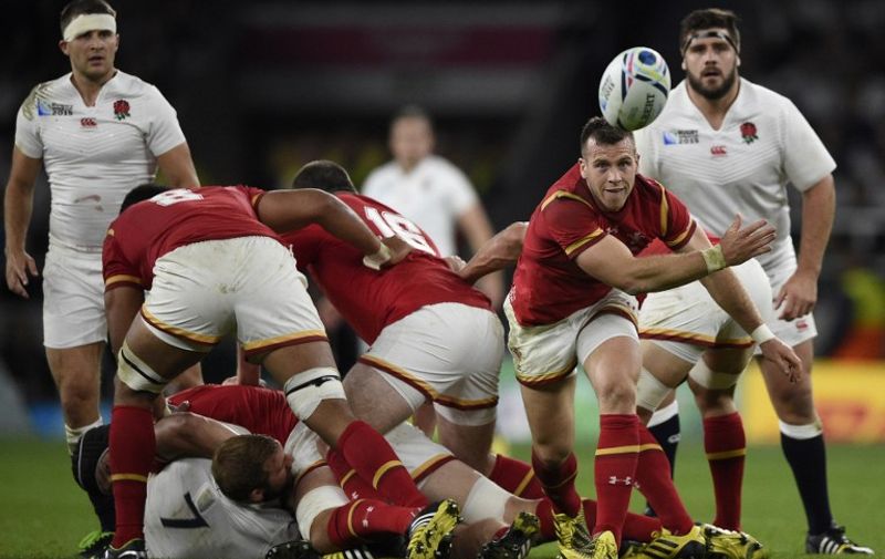 Wales' scrum half Gareth Davies (2nd R) passes the ball  during a Pool A match of the 2015 Rugby World Cup between England and Wales at Twickenham stadium, south west London, on September 26, 2015.  AFP PHOTO / FRANCK FIFE

RESTRICTED TO EDITORIAL USE, NO USE IN LIVE MATCH TRACKING SERVICES, TO BE USED AS NON-SEQUENTIAL STILLS