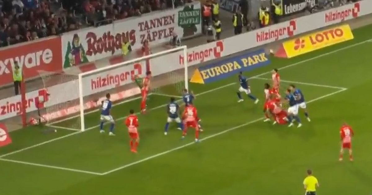 Freiburg srušio Schalke i preuzeo vrh Bundeslige, Matanović spasio momčad