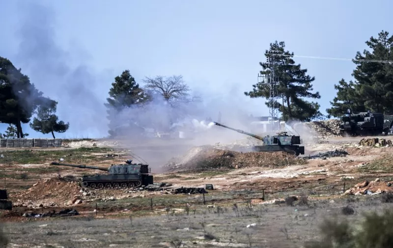Turkish tanks stationed at a Turkish army position near the Oncupinar crossing gate close to the town of Kilis, south central Turkey, fire towards the Syria border, on February 16, 2016. 
Turkey is in favour a ground operation into neighbouring Syria only with its allies, a senior Turkish official told reporters in Istanbul. / AFP / BULENT KILIC