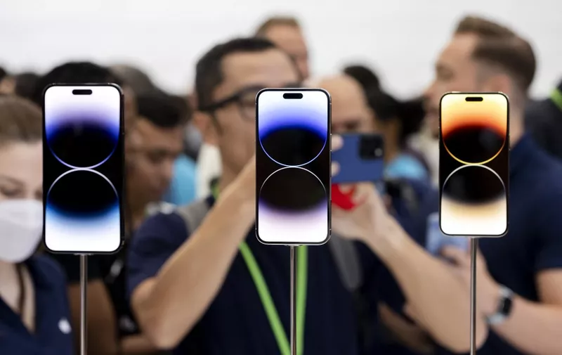The new iPhone 14 Pros and 14 Pro Max are on display at an Apple event at Apple Park in Cupertino, California, on September 7, 2022. - Apple unveiled several new products including a new iPhone 14, iPhone 14 Plus, 14 Pro and iPhone 14 Pro Max. They also released three Apple watches and new AirPods Pros during the event. (Photo by Brittany Hosea-Small / AFP)