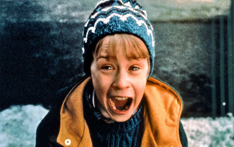Maman j ai encore rate l avion
Home Alone 2 Lost in New York
1992
Real  Chris Columbus
Macaulay Culkin
Collection Chistophel © Twentieth Century Fox Film Corporation,Image: 751716608, License: Rights-managed, Restrictions: Restricted to editorial use related to the film or the individuals involved (producers, directors, authors, actors, etc.)
The rights of publicity of any person depicted in the photos are not granted
Mandatory credit of the film company and photographer, Model Release: no