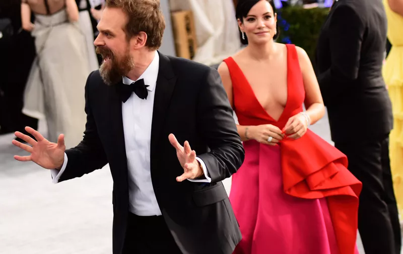LOS ANGELES, CALIFORNIA - JANUARY 19: Actor David Harbour and singer Lily Allen attend the 26th annual Screen Actors Guild Awards at The Shrine Auditorium on January 19, 2020 in Los Angeles, California. (Photo by Chelsea Guglielmino/Getty Images)