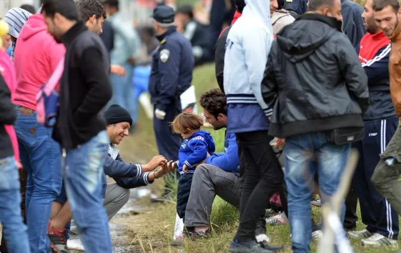 01.10.2015., Opatovac - Izbjeglice stizu u privremeni kamp gdje ih se registrira, a zatim cekaju polazak autobusa koji ih prevoze na madjarsku granicu. 
Photo: Marko Jurinec/PIXSELL