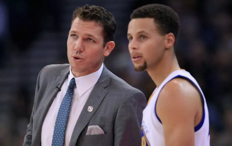 OAKLAND, CA - NOVEMBER 04: Interim head coach Luke Walton of the Golden State Warriors talks to Stephen Curry #30 during their game against the Los Angeles Clippers at ORACLE Arena on November 4, 2015 in Oakland, California. NOTE TO USER: User expressly acknowledges and agrees that, by downloading and or using this photograph, User is consenting to the terms and conditions of the Getty Images License Agreement.   Ezra Shaw/Getty Images/AFP